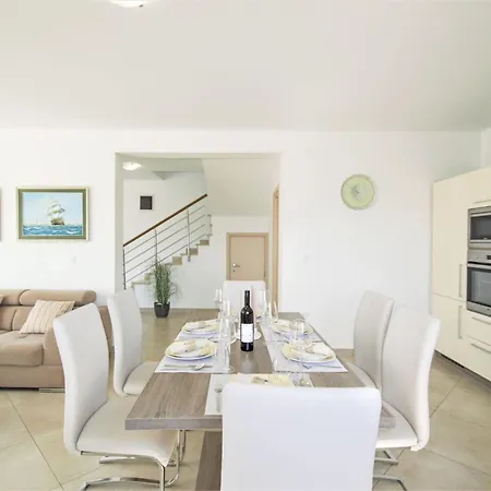 Tesa By Interhome Villa Medulin